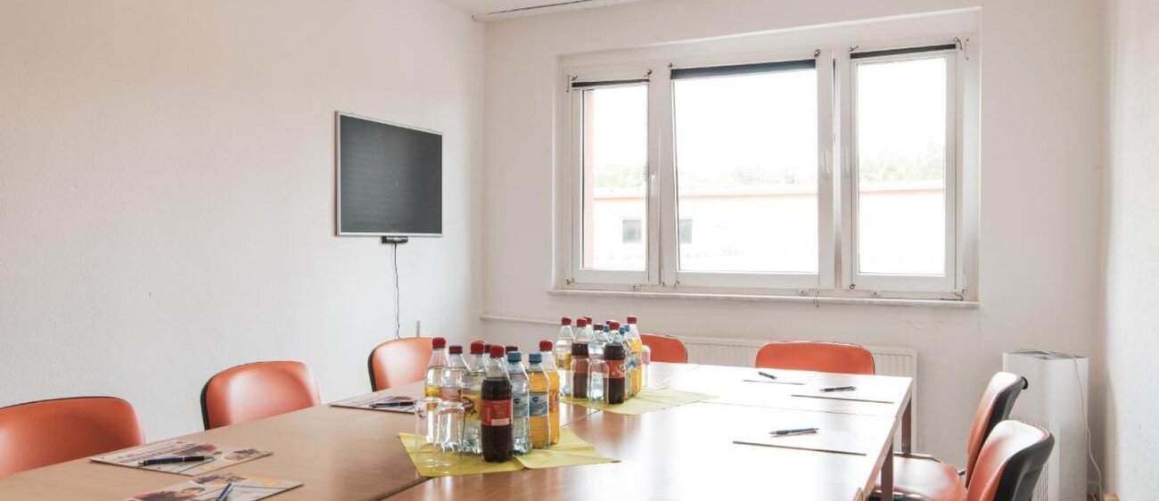 Tagungsraum mit Blocktafel Bestuhlung