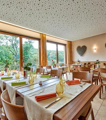 Thüringer Weingut Zahn in Großheringen OT Kaatschen, Restaurant "Thüringer Weinstube"