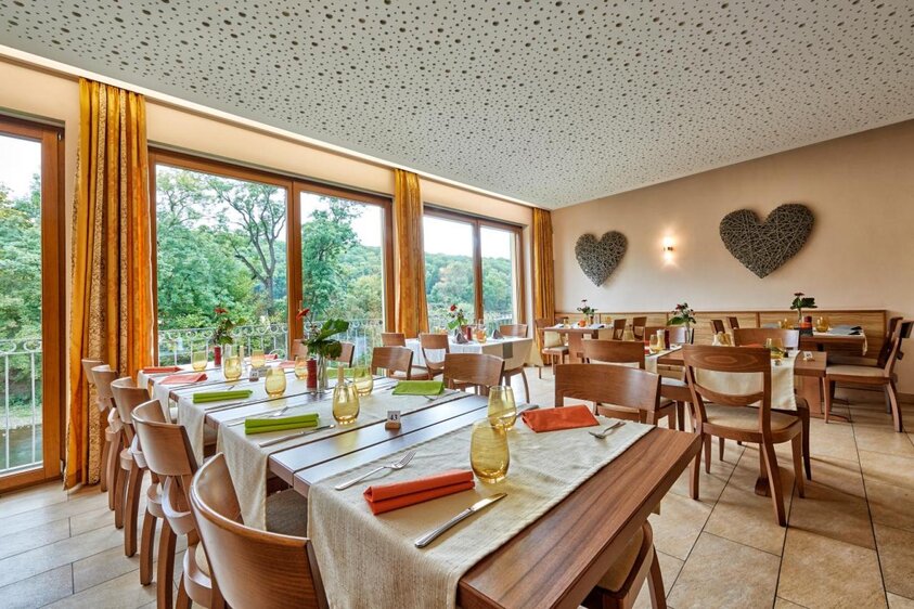 Thüringer Weingut Zahn in Großheringen OT Kaatschen, Restaurant "Thüringer Weinstube"