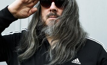 JONATHAN MEESE: MEIN/DEIN „„K.U.N.S.T.K.O.R.P.S.“-RICHARD WAGNERZ“! (ERZVERBINDUNGEN DER TOTALSTLIEBE!!!!!!!!) TROMMELNDES GESAMTKUNSTWERK DE LARGE!