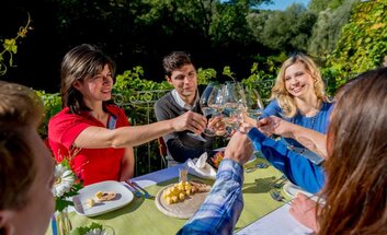 Weinverkostung in der Thüringer Weinstube
