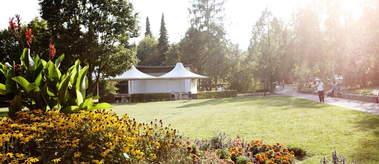 Kurpark Bad Klosterlausnitz mit Kurparkbühne