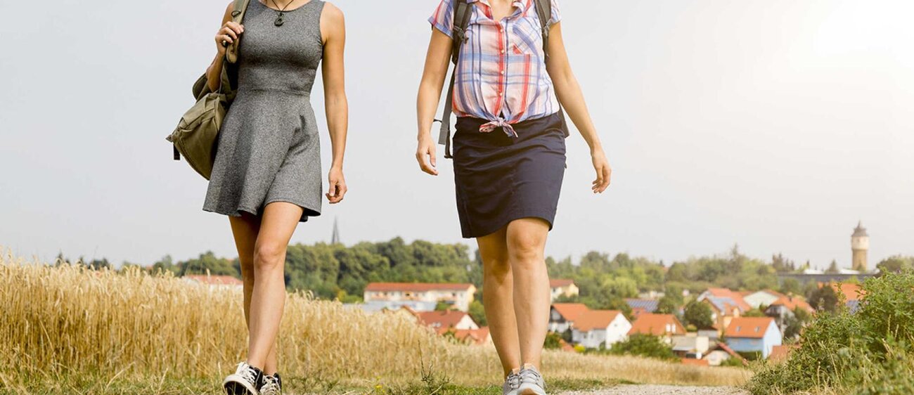 Spazieren in Hohenmölsen. Hier sieht man zwei der drei Türme: links Rathausspitze und rechts Wasserturm