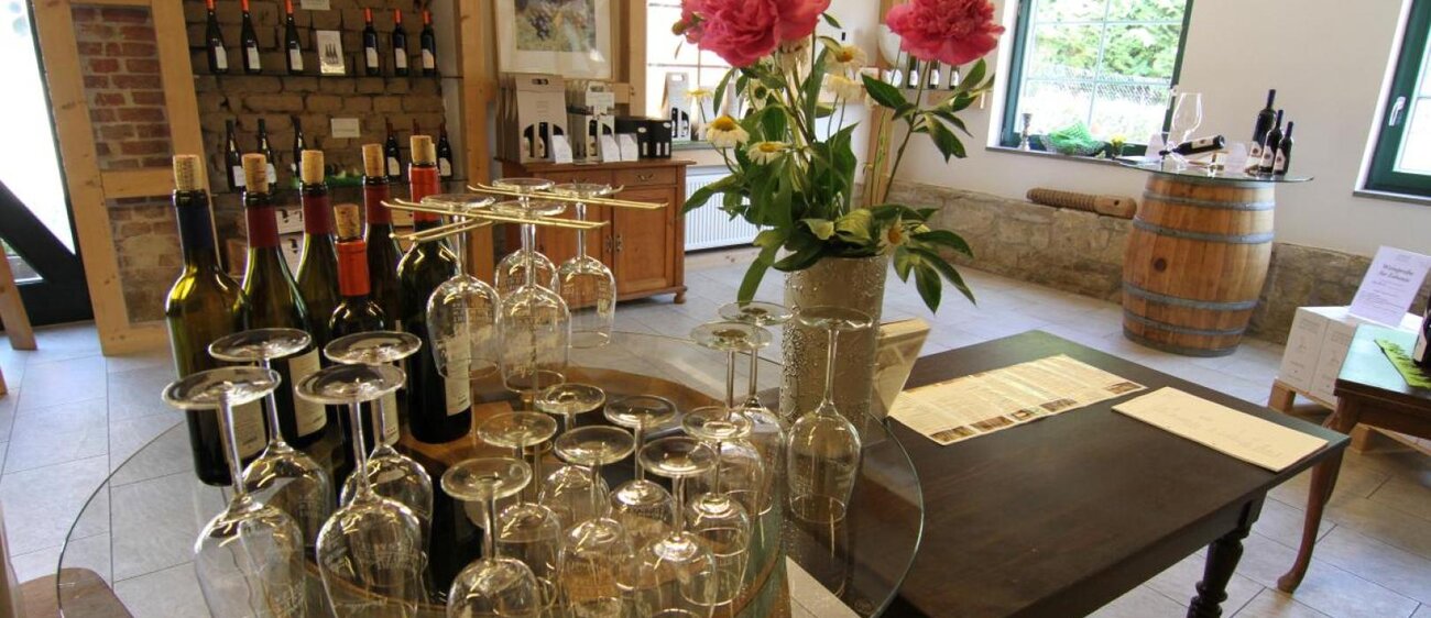 Im Thüringer Weingut Bad Sulza kann man bei zahlreichen Veranstaltungen viel über Geschichte und Herstellung des Weines erfahren, bevor man ihn direkt vor Ort kaufen kann.