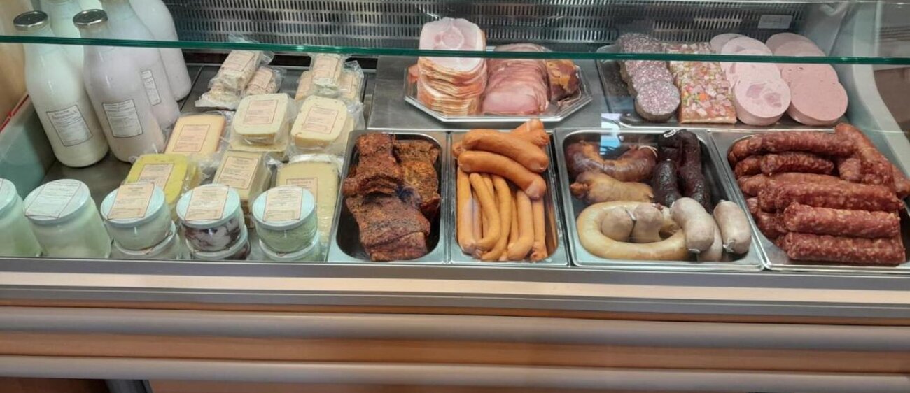 Die Fleischtheke im Hofladen Franke in Jena