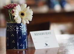 Wetterzeube-Cafe-zum-Esel-Tisch