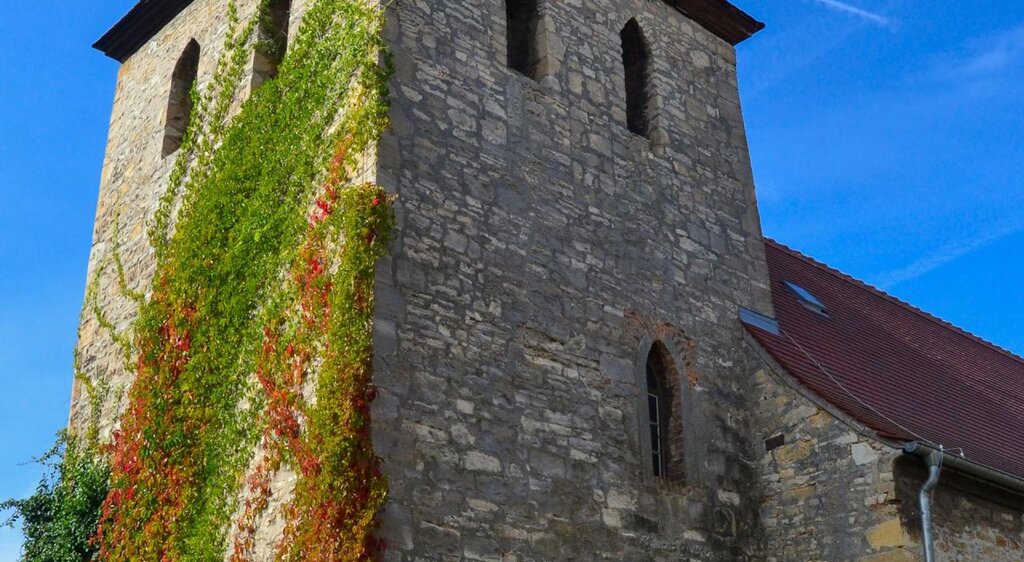 Kirche mit Gemälde von Karl Völker Schirma