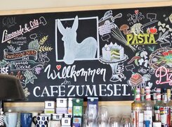 Wetterzeube-Cafe-zum-Esel-Tresen