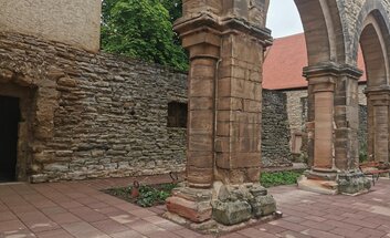 Vereinsexkursion    Exkursion: Kyffhäuser und Königspfalz Tilleda Förderverein Kloster und Kaiserpfalz Memleben