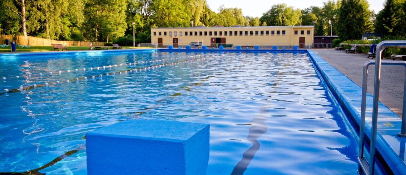 Schwimmerbecken im Freibad Kahla