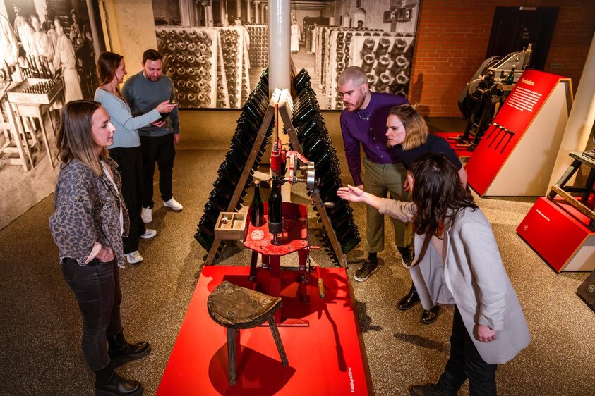Sekttag erleben: Touren, Verkostung & Sabrage
