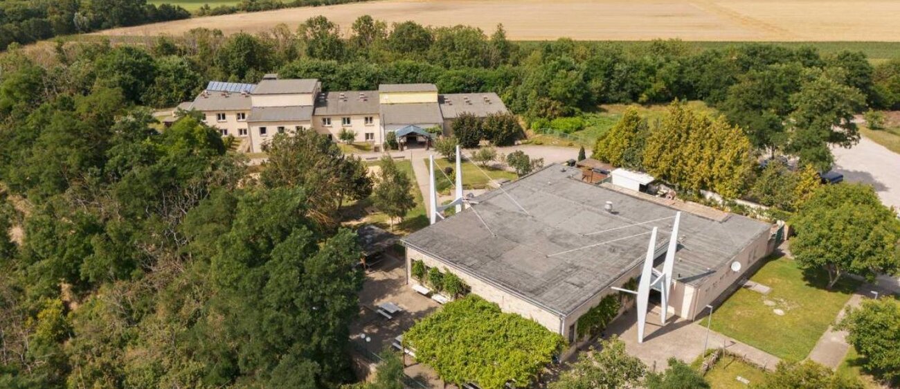Gebäudeansicht der Jugendherberge Nebra