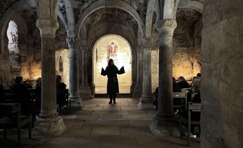 Belebtes Kloster  Ora et labora – Benediktinermönche im Kloster Memleben, gemeinsames Klostermahl nach benediktinischem Vorbild