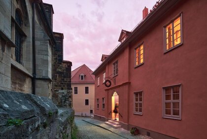 Außenansicht Eingang zur Pension Alter Bischofshof.