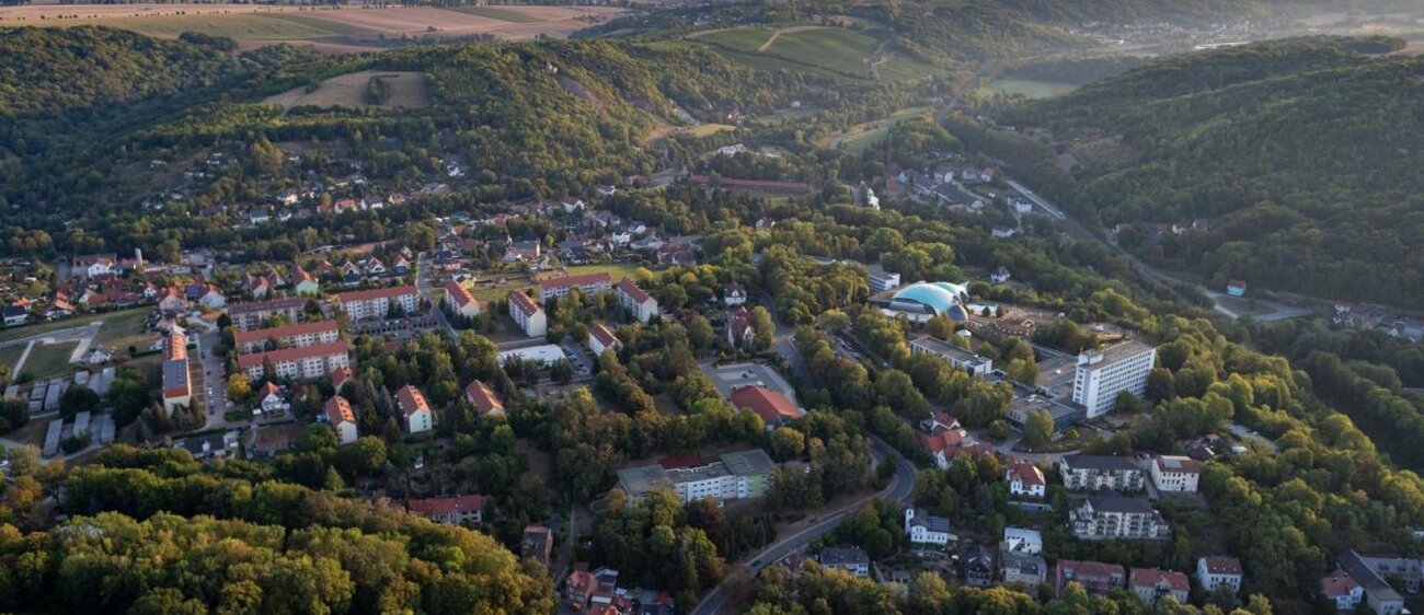 Die Stadt Bad Sulza, fotografiert aus einem Heißluftballon.