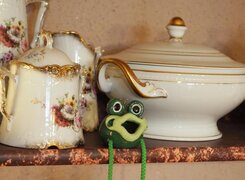 Profen-Froschkönig-Einrichtung-Geschirr