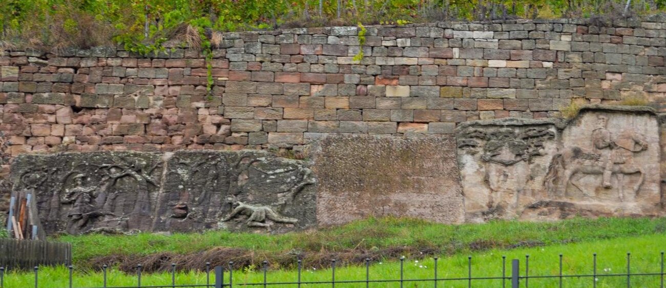 Steinernes Bilderbuch in Großjena
