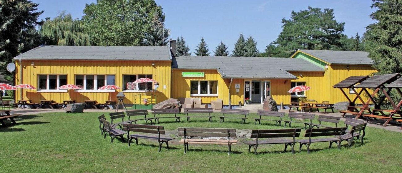 Außenansicht der Jugendherberge Kretzschau (Haupthaus)