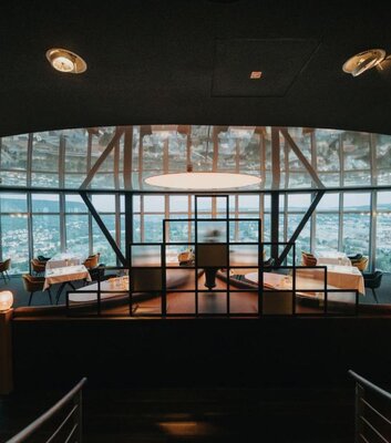 Jena-Location-Scala-Restaurant-Panorama©SCALA-Turm-Hotel-Restaurant-Foto-Jürgen-Scheere