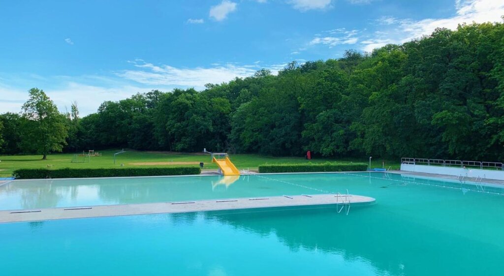 Freibad Weißenfels mit Rutsche