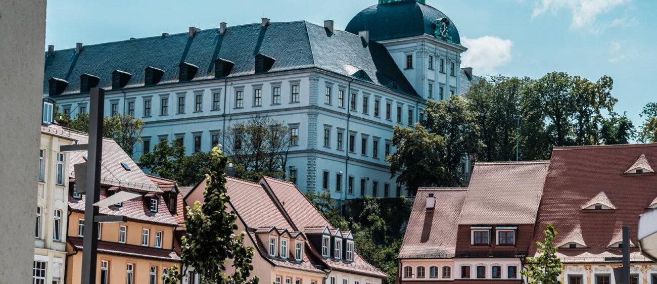 Blick auf Schloss Neu-Augustusburg Weißenfels vom Marktplatz aus