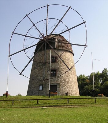 Frontansicht der Windmühle