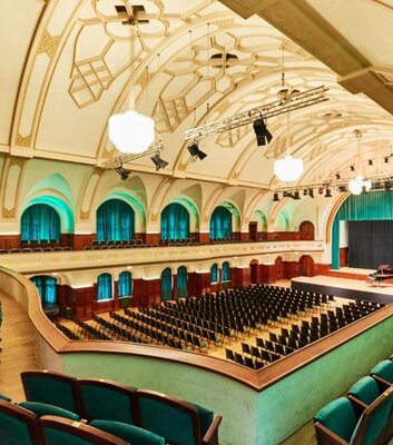 Volkshaus-Jena-Saal-ErnstAbbe-Rangsicht-JenaKultur-KarolineKrampitz