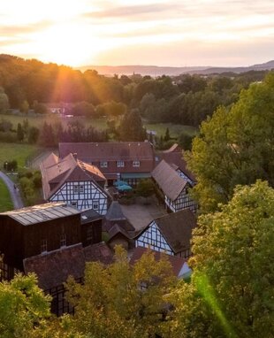Drohnenaufnahme um das Areal der Hammermühle in Stadtroda, entlang des Radfernweges Thüringer Städtekette