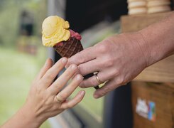 Cauerwitz-Die-Eisfreunde-Eisverkauf