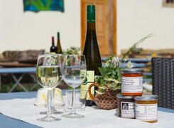 Göbitz-Hof-Göbitz-Biergarten-Wein