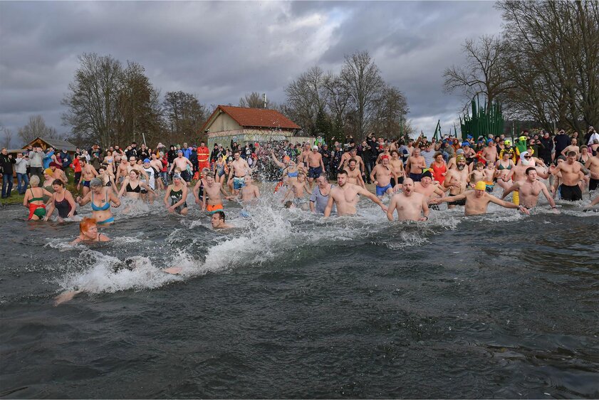 Eisbaden statt Neujahrsschwimmen