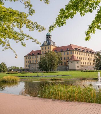 Schloss Moritzburg Vorderansicht am Tag.