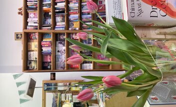 Astrid liest aus "die Buchhandlung"