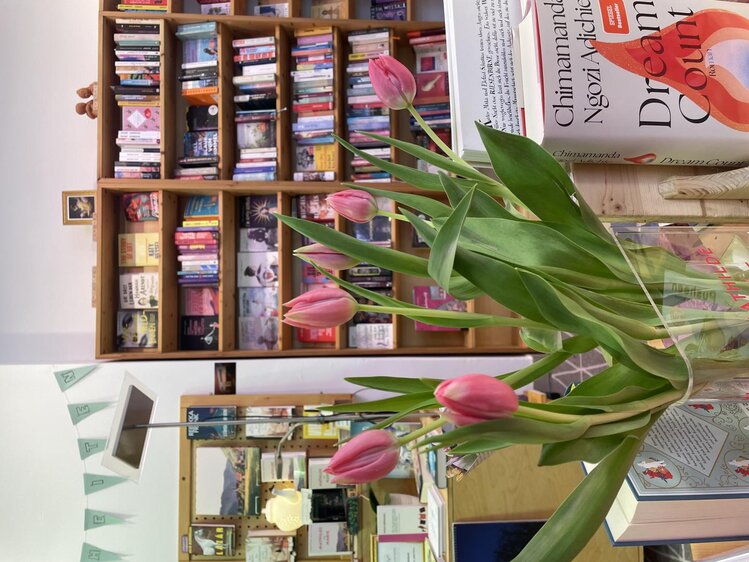 Astrid liest aus "die Buchhandlung"