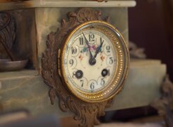 Vitzenburg-Troedelcafe-Uhr-Copyright-SUT