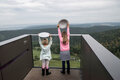 Kinder auf dem Steg der Wünsche auf der Leuchtenburg
