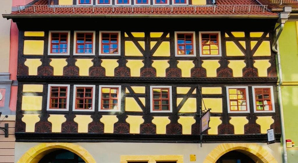 Das "Metznersche Haus" in der Kahlaer Altstadt beherbergt heute das Stadtmuseum, ein Atelier und einen Hofladen mit Café.
