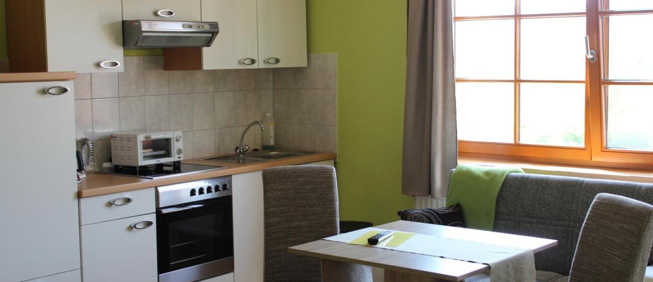 Küche der Ferienwohnung Dionysius im Landesweingut Kloster Pforta