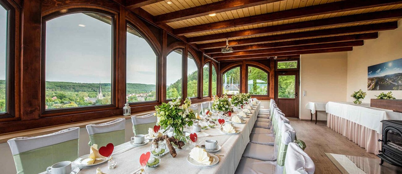 Festtafel im Weinbergshaus