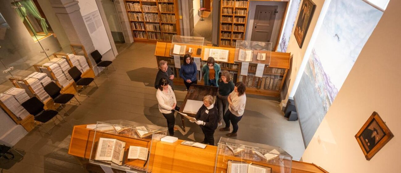 Die Stiftsbibliothek Zeitz von innen aus der Vogelperspektive.
