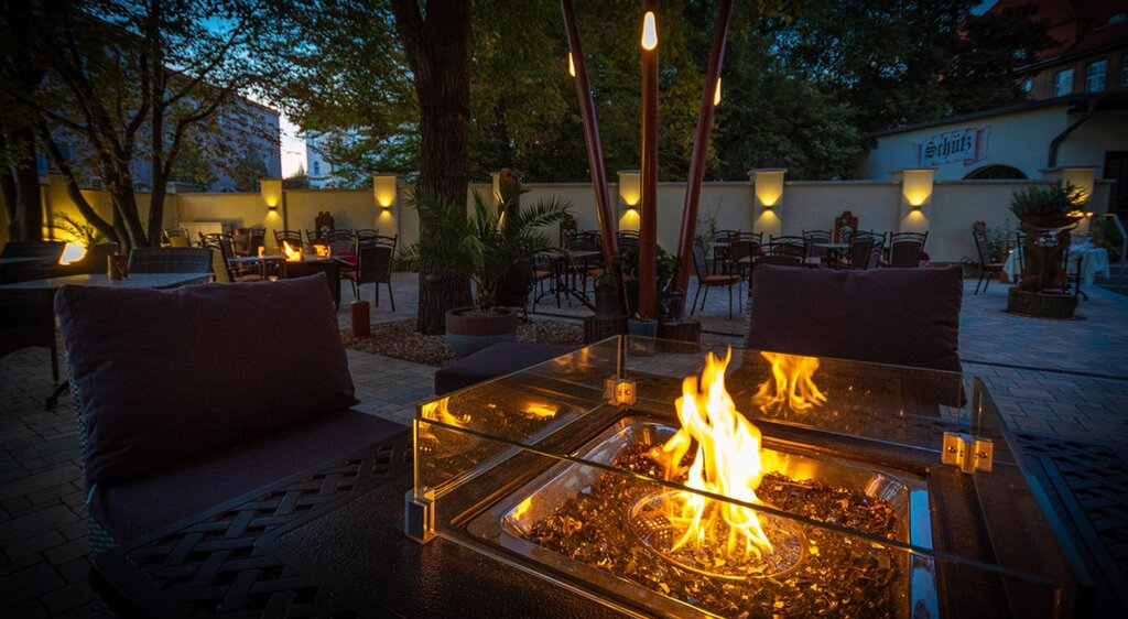 Genussgarten im Außenbereichn mit Lagerfeuer im Hotel Jägerhof in Weißenfels