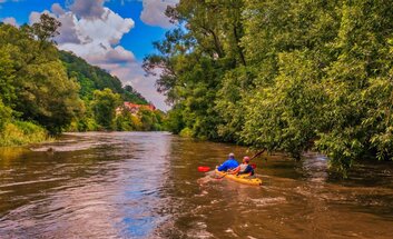 Die Naturlandschaft Saale-Unstrut im Schlauchboot entdecken