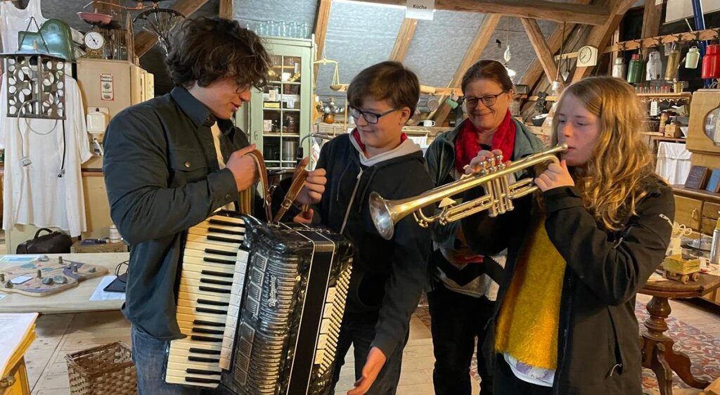 Musizieren im Tante Irma Museum Hummelshain