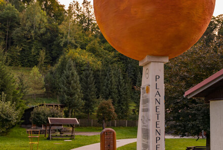 Sonnenkugel-Element entlang des Tautenburger Planetenpfades