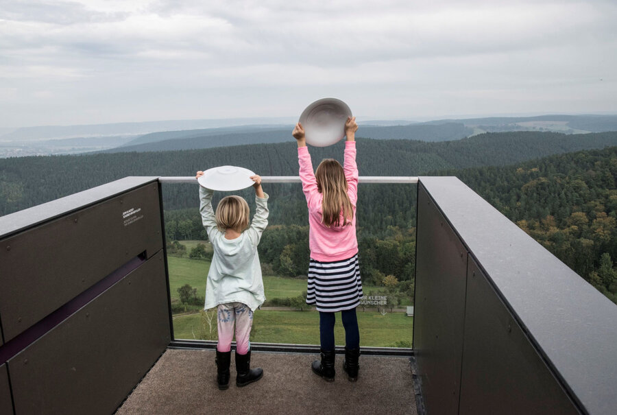Kinder auf dem Steg der Wüsche auf der Leuchtenburg