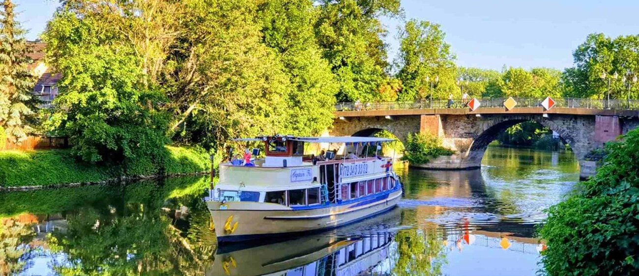 Schiff auf der Saale