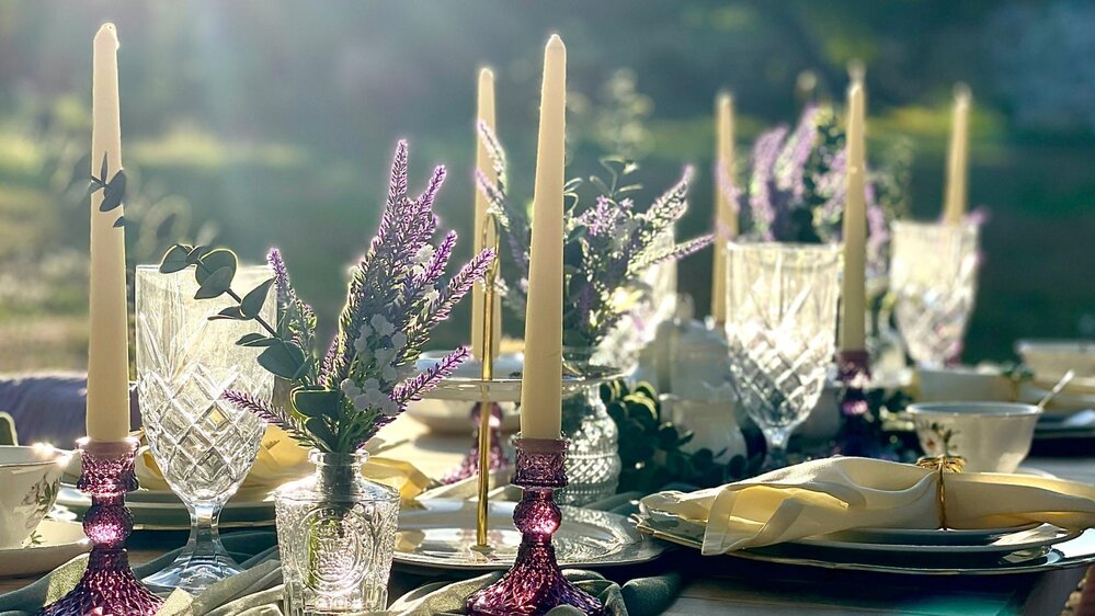 Festtafel im Weinberg
