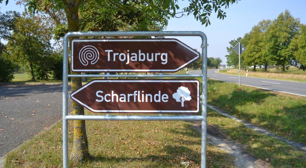 Trojaburg und Rasenlabyrinth in Steigra