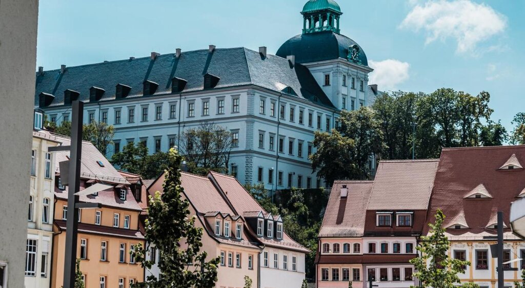 Blick auf Schloss Neu-Augustusburg Weißenfels vom Marktplatz aus