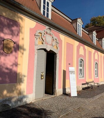 Der Marstall der Dornburger Schlösser beherbergt das Bauhaus-Werkstatt-Museum.